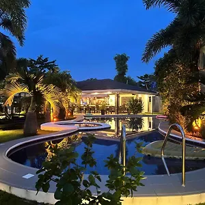 阿罗那皇家棕榈度假酒店 4* 邦劳